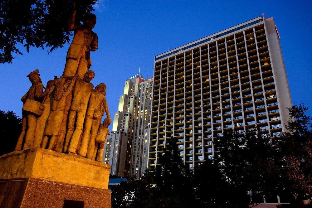 San Antonio Marriott Riverwalk Hotel Exterior photo