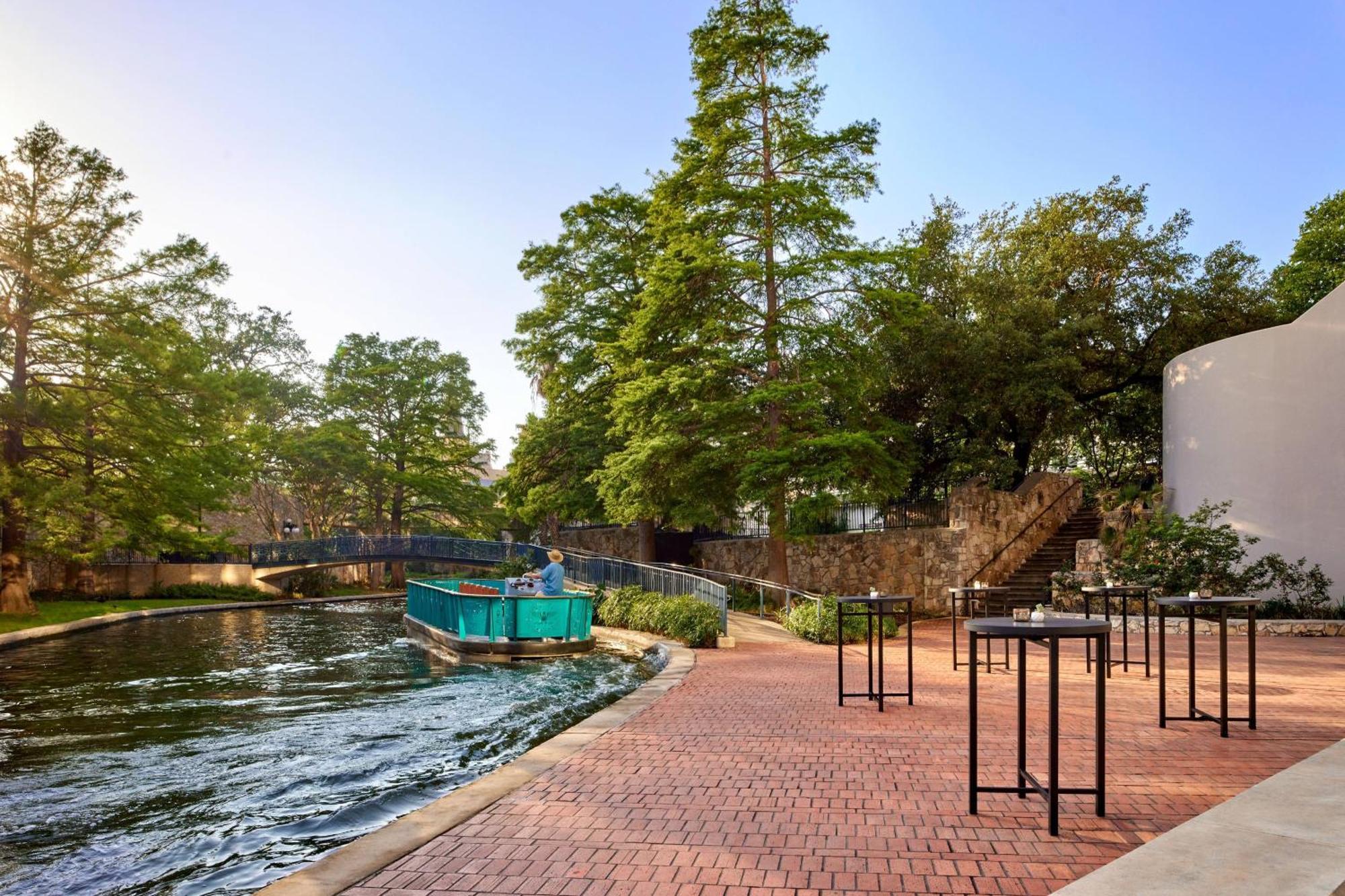 San Antonio Marriott Riverwalk Hotel Exterior photo