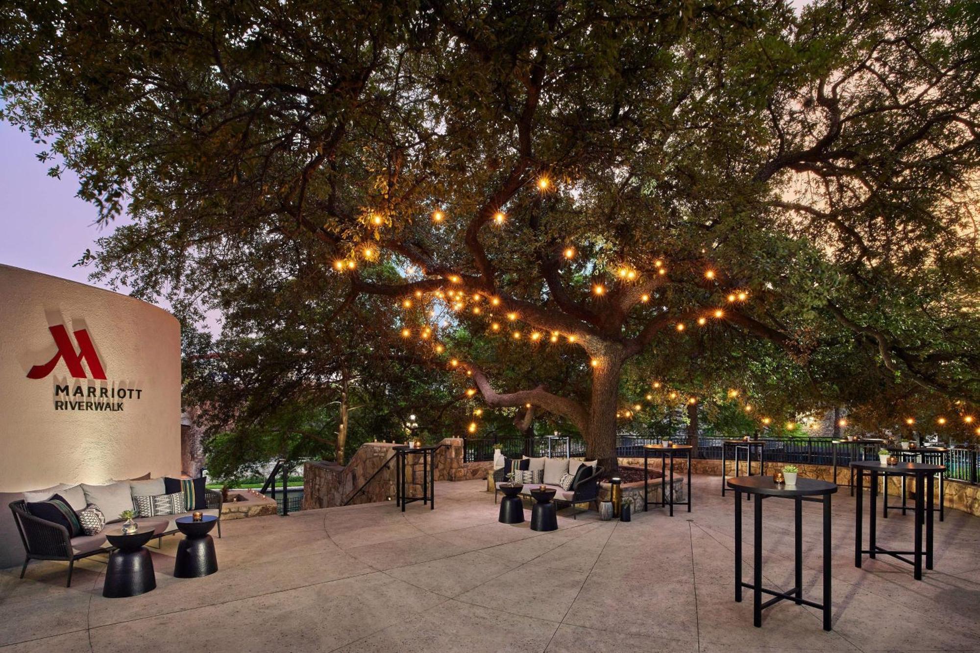 San Antonio Marriott Riverwalk Hotel Exterior photo