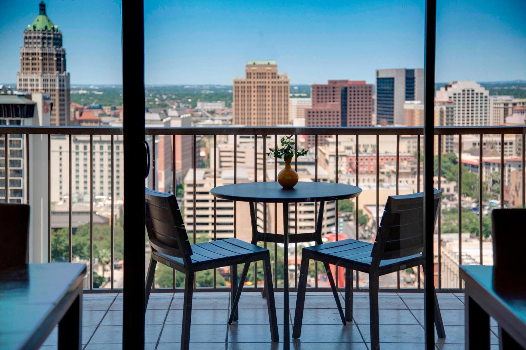 San Antonio Marriott Riverwalk Hotel Exterior photo