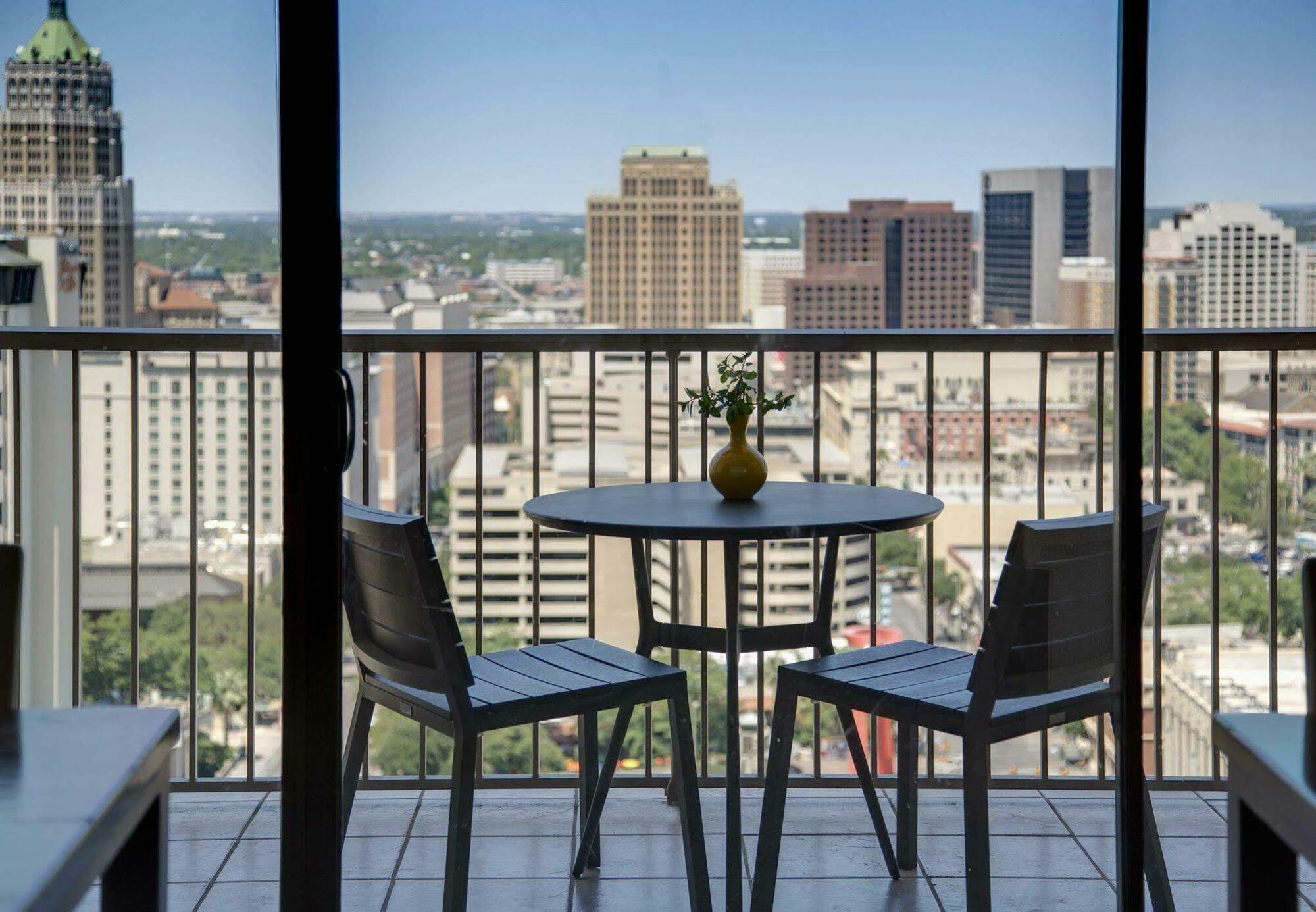 San Antonio Marriott Riverwalk Hotel Exterior photo